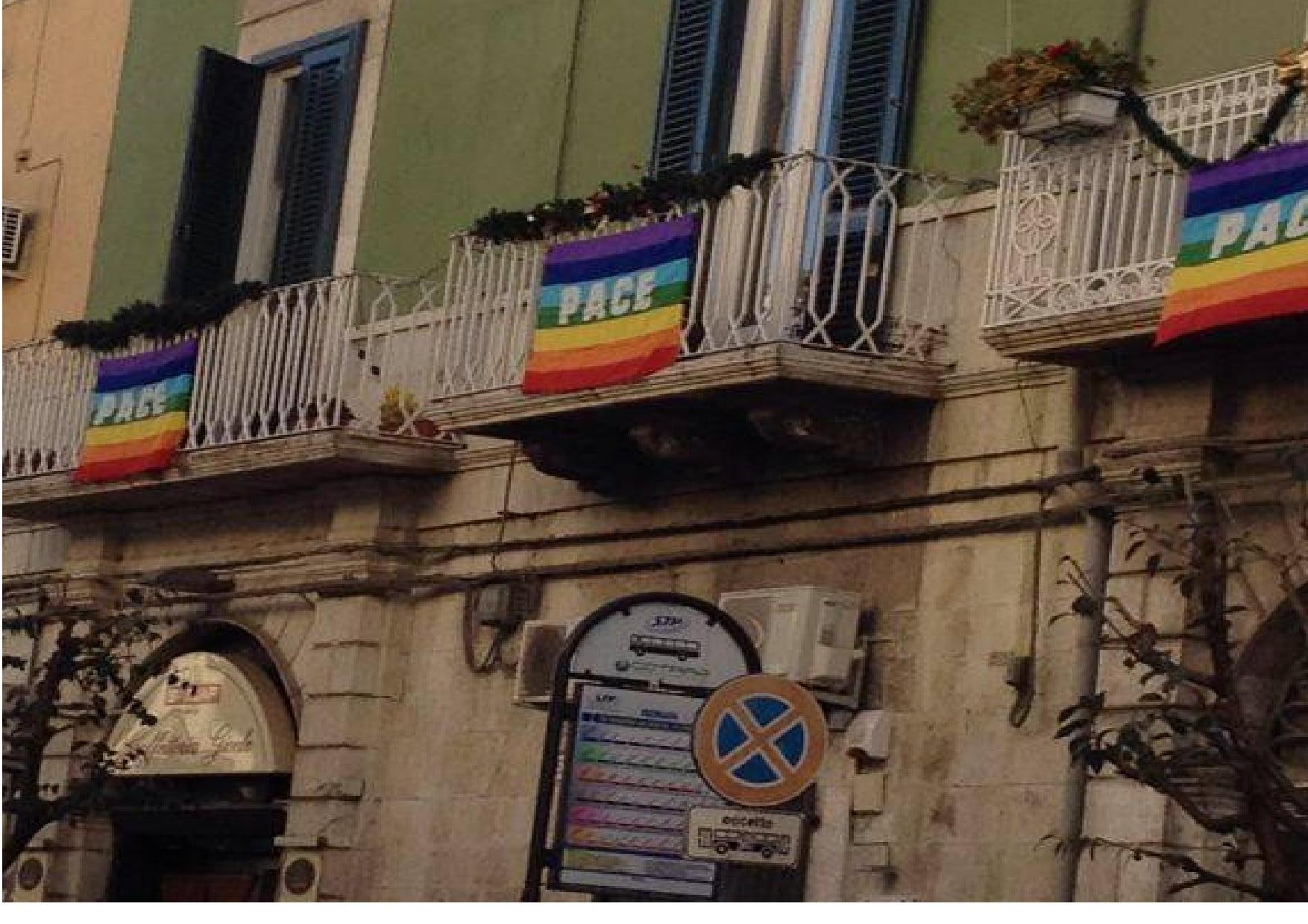 TAPPEZZIAMO LA CITTA DI BANDIERE E SIMBOLI DELLA PACE