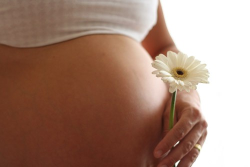 DONNE INCINTE, ARRIVANO 800 EURO