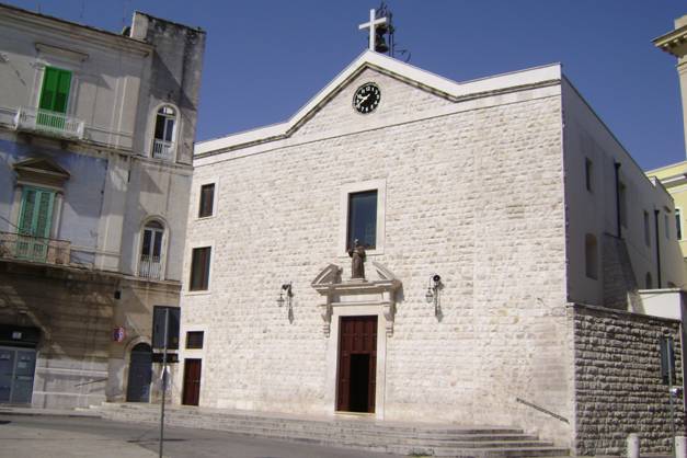 QUELLA FACCIATA VA ILLUMINATA