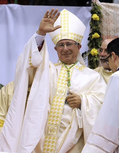 IL NUOVO VESCOVO DI MATERA -IRSINA  MONS. GIUSEPPE CAIAZZO LEGGE DON TONINO AL SUO INSEDIAMENTO