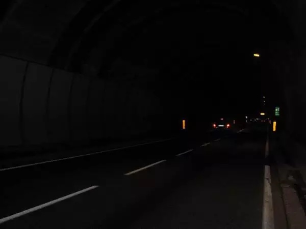 LA CITTA' AL BUIO SENZA CRITERI: INTERE ZONE A RISCHIO LA NOTTE