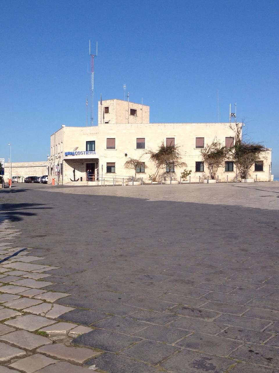 MOLFETTAfree PLAUDE AL NUOVO COMANDANTE DELLA CAPITANERIA DI PORTO DI MOLFETTA
