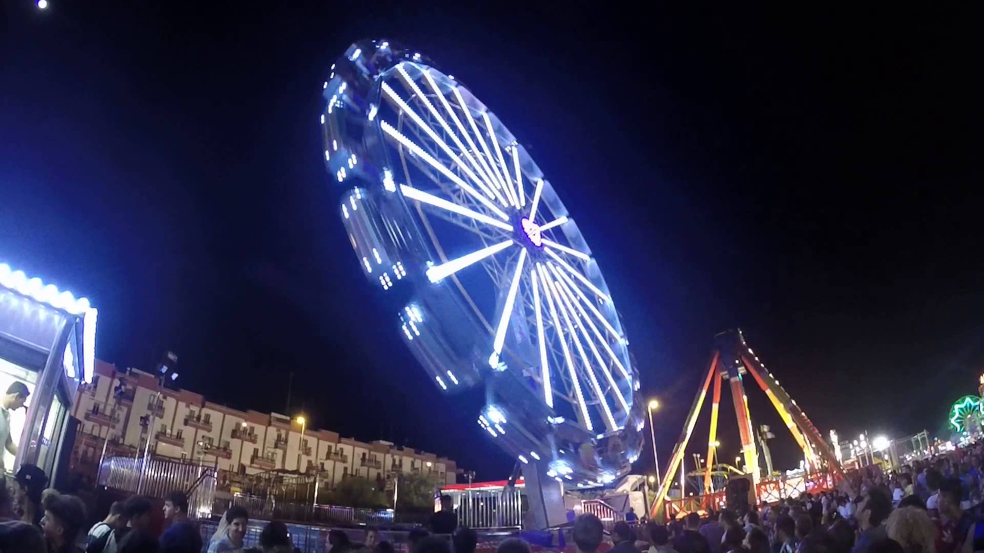 ATTIMI DI PAURA AL LUNA PARK