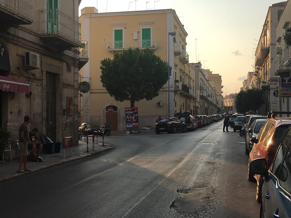 LE STRISCE PEDONALI INVISIBILI SU VIA MADONNA DEI MARTIRI