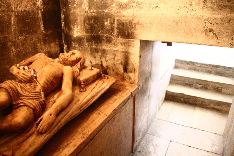 PARTONO I RESTAURI DELLA CAPPELLA DEL SANTO SEPOLCRO NELLA BASILICA MADONNA DEI MARTIRI