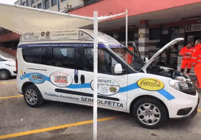 LA SOCIET MUOVIAMOCI INSIEME CENTRO SRL HA CONSEGNATO IL NUOVO MEZZO PER TRASPORTO DISABILI AL SERMOLFETTA