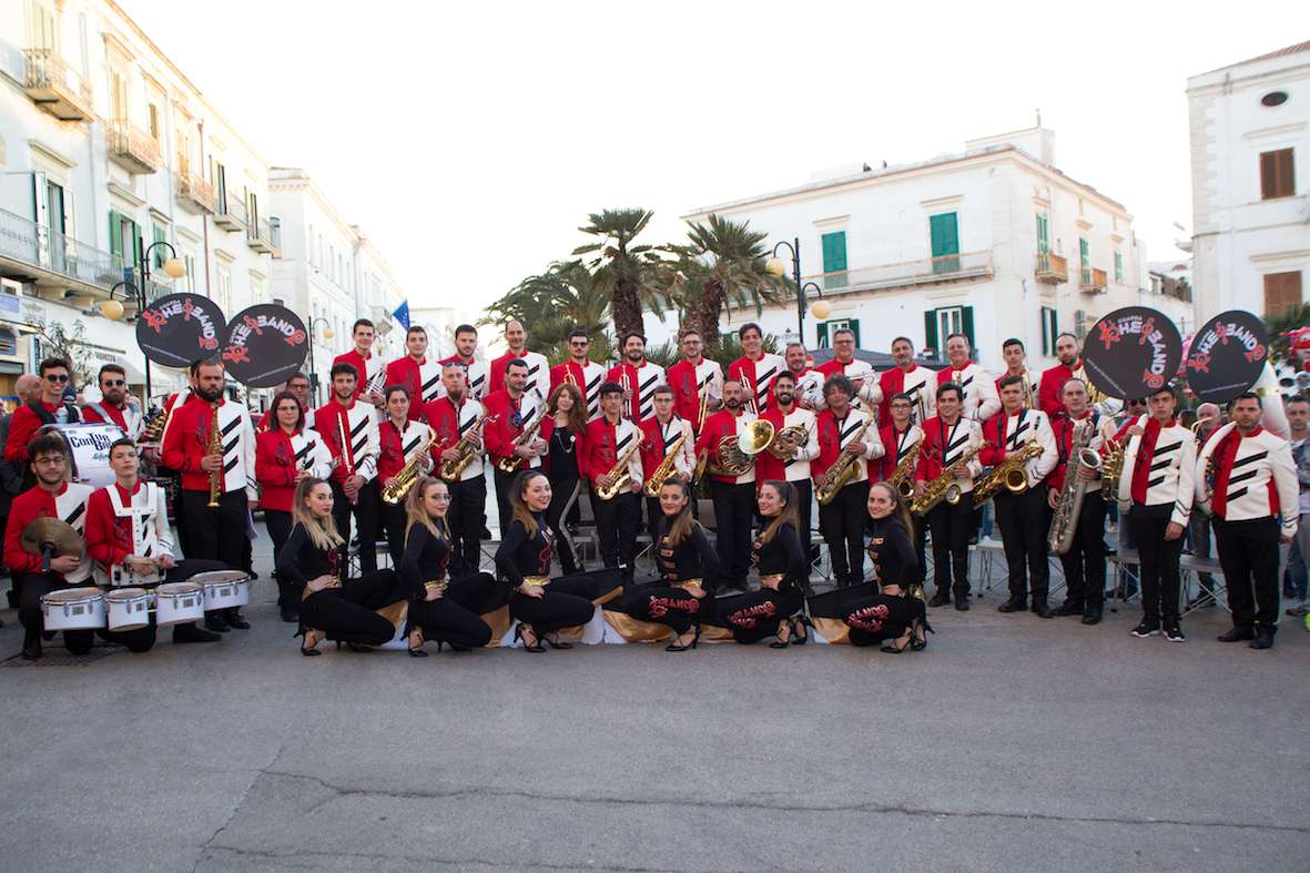 GIOVED 6 SETTEMBRE AL TALOS FESTIVAL DI RUVO DI PUGLIA ALLE ORE 20:30 LO SPETTACOLO MUSICALE DI ENZO AVITABILE E I BOTTARI DI PORTICO