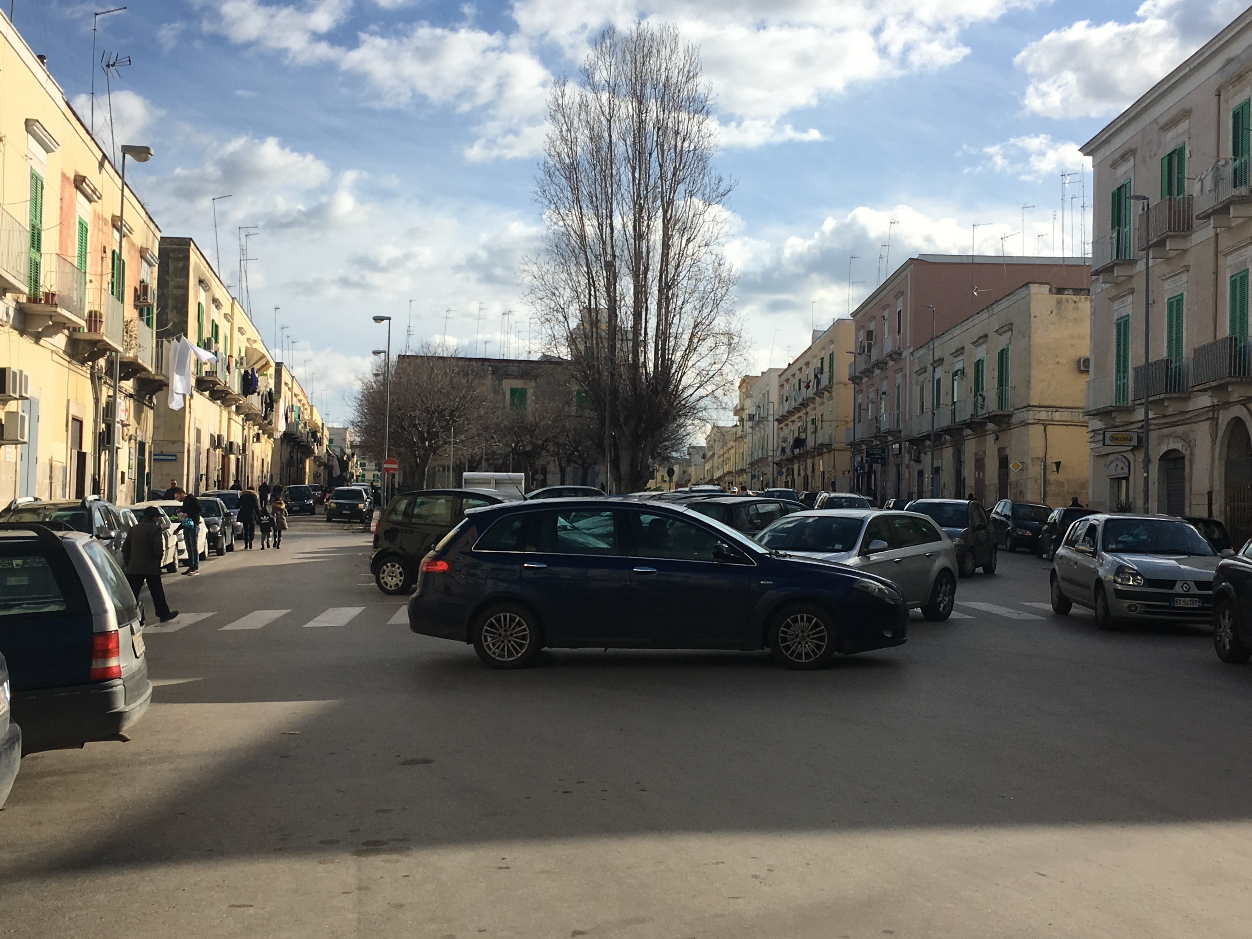 RIQUALIFICATA ANCHE LARGO S. ANGELO CON NUOVO VERDE E PULIZIA DELLE AIUOLE