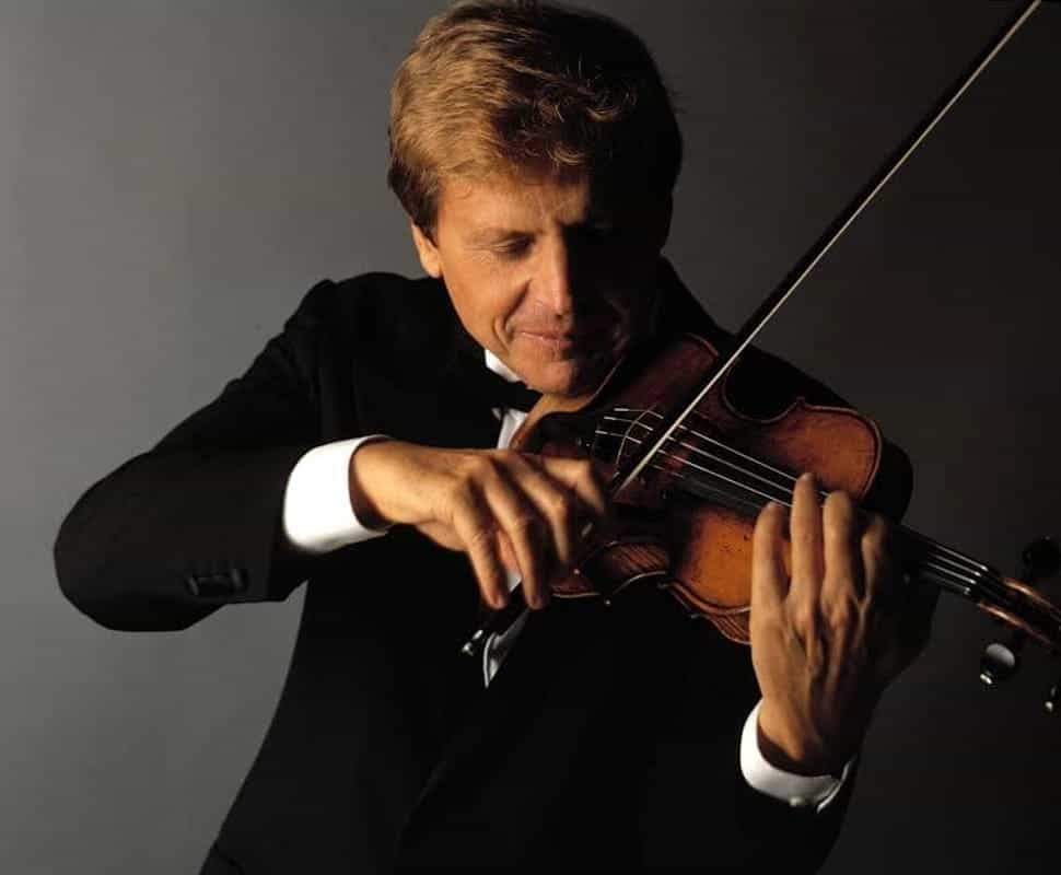 IL CONCERTO DI NATALE A MOLFETTA CON IL NOTO VIOLINISTA UTO UGHI