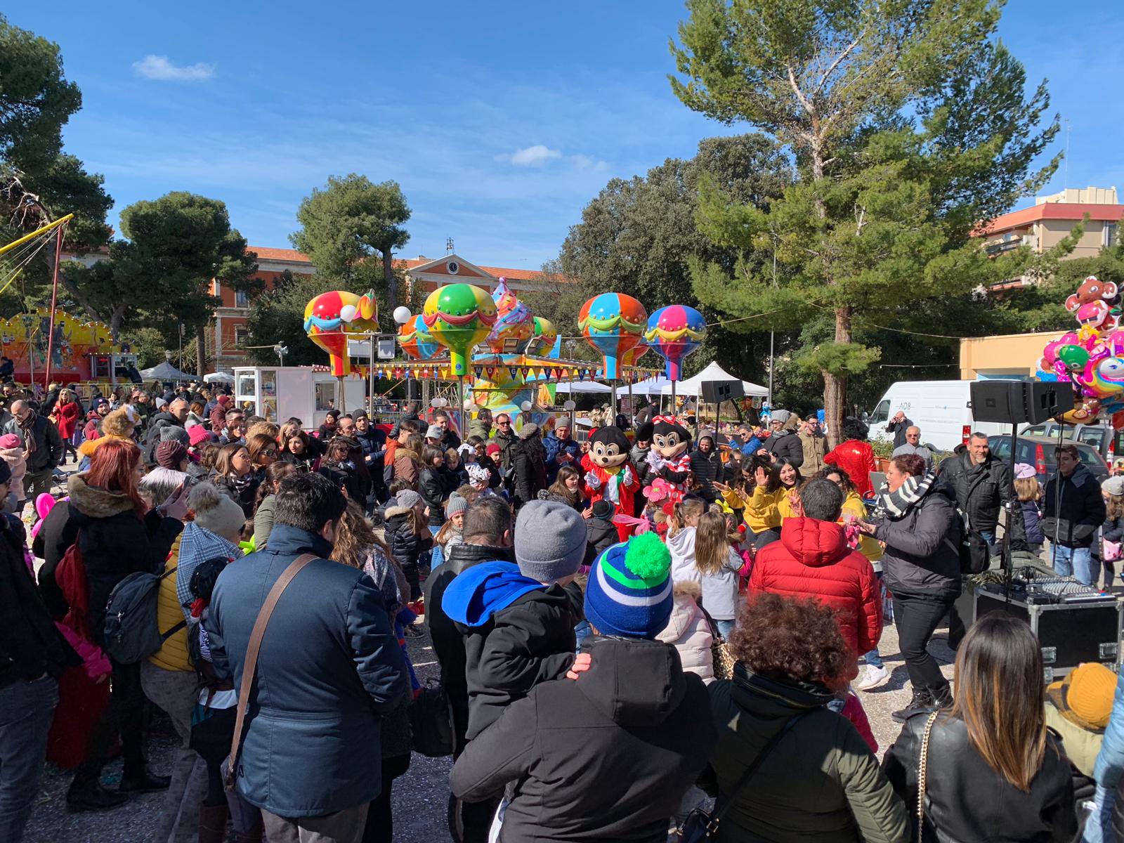LA GIOIA E LALLEGRIA DEI BAMBINI IN MASCHERA INFIAMMA IL CARNEVALE DI MOLFETTA IN UNA DOMENICA CARATTERIZZATA DAL TEMPO AVVERSO 