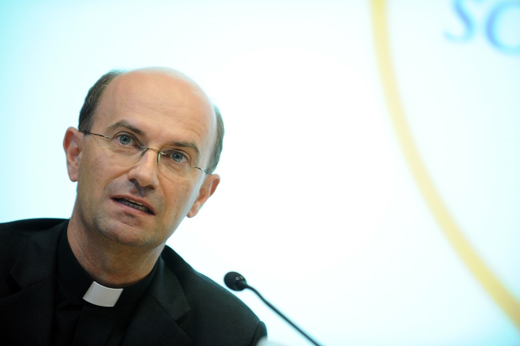 CORONAVIRUS: LE INIZIATIVE DALLA CHIESA ITALIANA. MONS. RUSSO (CEI): SOSTENIAMO MEDICI E OPERATORI SANITARI, SIAMO ACCANTO AI MALATI