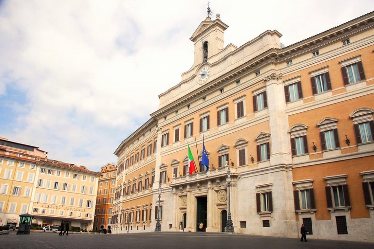 PROFESSIONISTI ESCLUSI DAL CONTRIBUTO A FONDO PERDUTO

