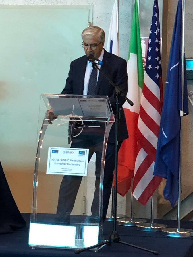 DONATI A TARANTO DAGLI AMERICANI ALLA NATO CON IL COMANDANTE MOLFETTESE RENATO LEPORE 200 VENTILATORI POLMONARI
