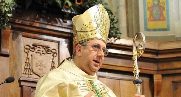 LARCIVESCOVO DI BARI MONS. GIUSEPPE SATRIANO INTERVIENE IN MERITO ALLE FAKE NEWS SULLO STATO DI SALUTE DI PAPA FRANCESCO: SPESSO CI RITROVIAMO A METTERE IL MUSO NELLA VITA DEGLI ALTRI NON IN MANIERA CORRETTA. NON  QUESTO LO STILE NOSTRO E DELLA CHIESA