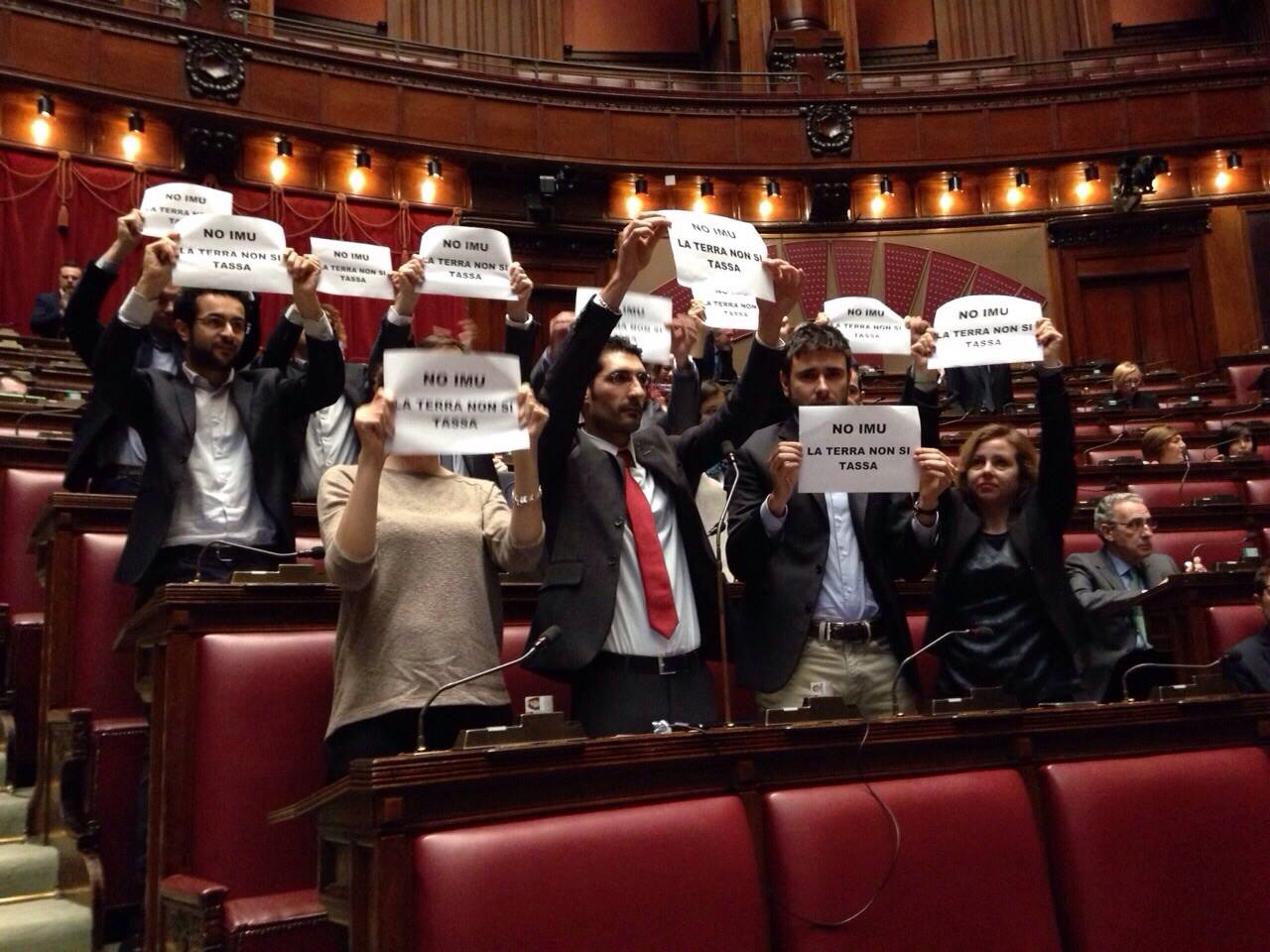 IMU AGRICOLA: APPROVATA LA PATRIMONIALE SULLA TERRA DI RENZI, CON LASSORDANTE SILENZIO DEL MINISTRO MARTINA