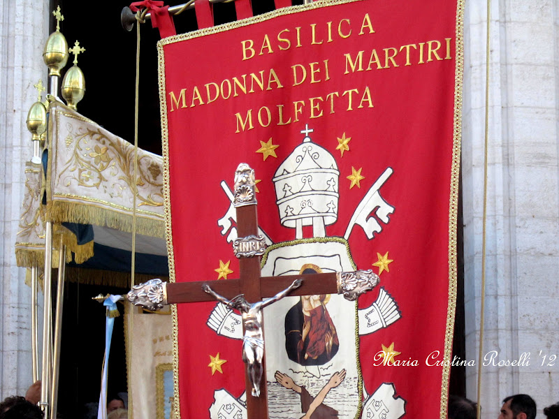 FRATRESE SIMPLICES E LA PROCESSIONE DEL CROCIFISSO