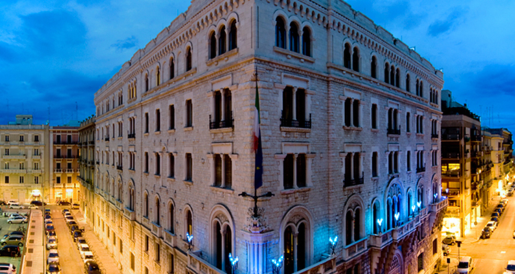 DA SABATO 18 SETTEMBRE, OGNI FINE SETTIMANA, LA SEDE STORICA DELLACQUEDOTTO PUGLIESE A BARI APRE AI VISITATORI PER UNA MOSTRA DI UN PANNELLO DI BELARDINELLI