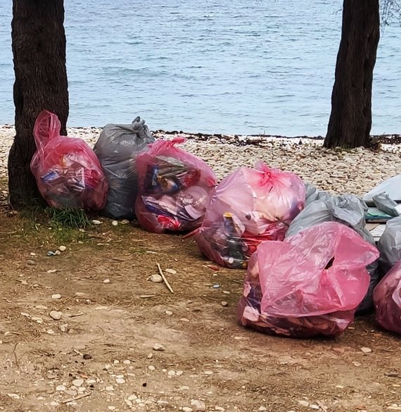 QUASI 200 KG DI RIFIUTI SONO STATI RACCOLTI PRESSO LA SPIAGGIA DELLA PRIMA CALA, DOMENICA MATTINA, NEL CORSO DELLEVENTO ADRIATIC HEROES DAY