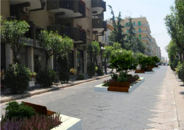 PROSEGUONO I LAVORI SU CORSO UMBERTO TRA STUPORE E SCETTICISMO