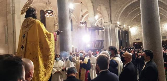 SAN NICOLA INTERCEDA PER NOI, RENDENDOCI DOCILI E DISPONIBILI ALLA VOCE DEL SIGNORE CHE VIENE