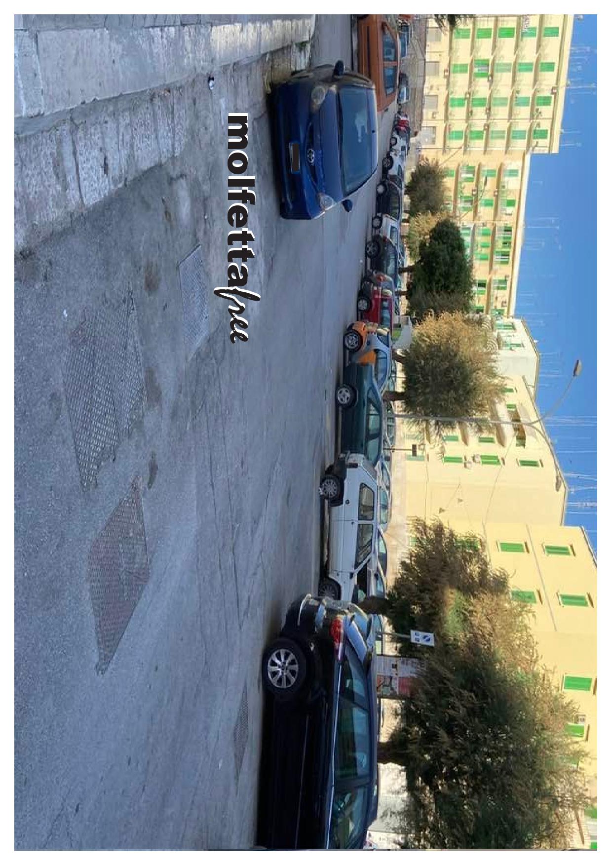 PIAZZA PICCINNI, IN TOTALE ABBANDONO; DOVEVA DIVENTARE UN PARCHEGGIO....