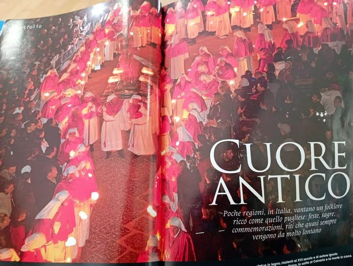 UNA SPLENDIDA FOTO DEL VENERDI SANTO DI MOLFETTA FA DA APERTURA DEL SERVIZIO SULLA RIVISTA MERIDIANO
