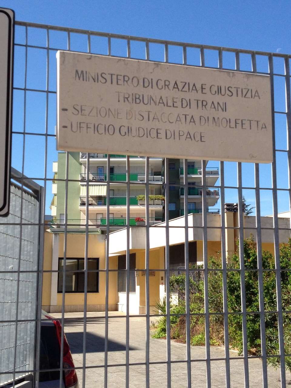 PER IL GIUDICE DI PACE A MOLFETTA, IL COMUNE DI SI