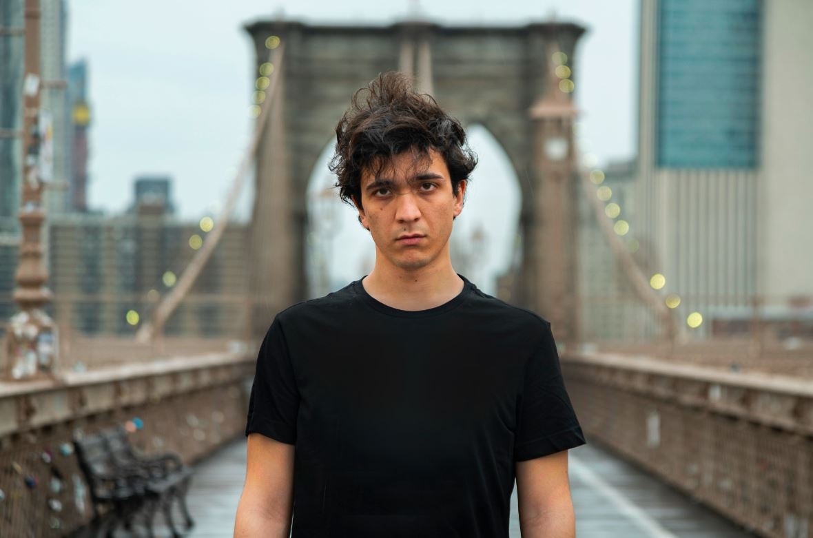 IL CANTANTE TANANAI PRESENTA IL NUOVO ALBUM AL CENTRO MONGOLFIERA DI MOLFETTA OGGI 8 DICEMBRE