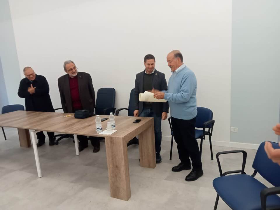 DISTINTIVO D'ORO PER IL PRESIDENTE DELLA SEZIONE EX ALLIEVI DI DON BOSCO SERGIO DE CANDIA