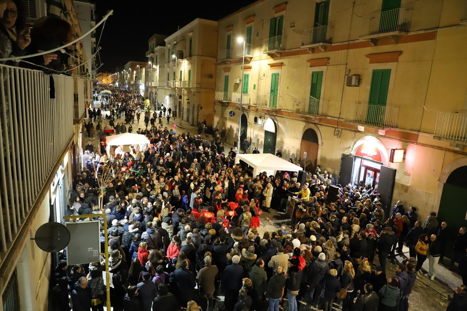CARNEVALE MOLFETTESE DICHIARATO ORMAI MORTO. LE POCHE RISORSE UMANE ESISTENTI CONSEGNATE AD 