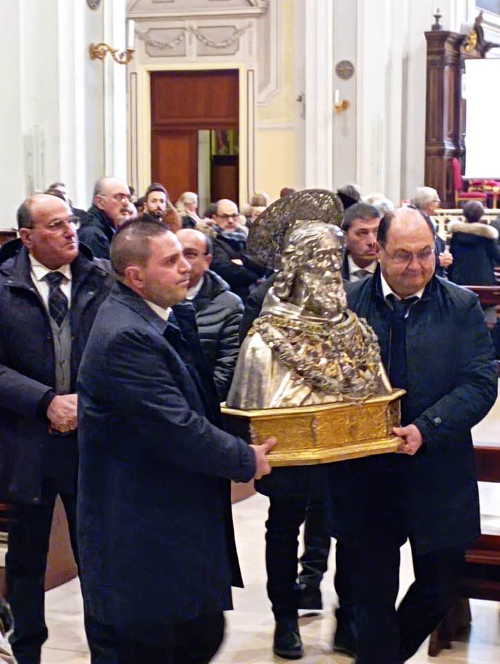 INTRONIZZATO SAN CORRADO PER LA FESTA DI FEBBRAIO SULL'ALTARE A LUI DEDICATO