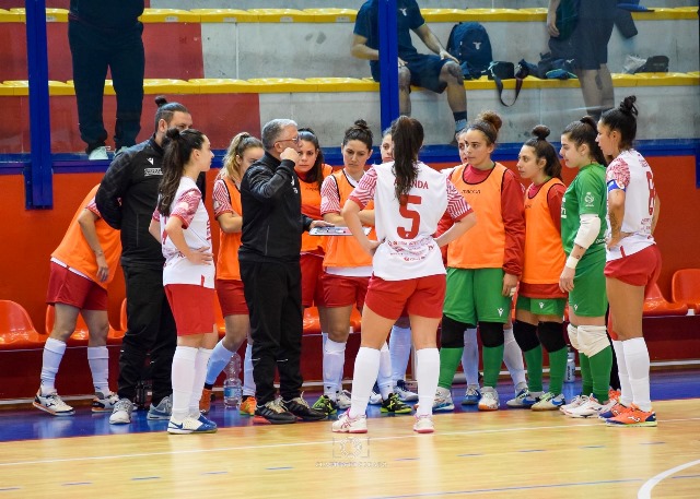 PESANTE SCONFITTA DELLA FEMMINILE MOLFETTA NELLA TRASFERTA CONTRO KICK OFF FEMMINILE C5