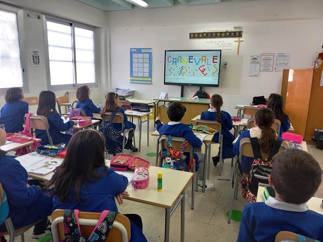 INSTALLATI, ALLINTERNO DELLE AULE SCOLASTICHE DELLISTITUTO COMPRENSIVO MANZONI  POLI DI MOLFETTA, I MONITOR INTERATTIVI WACEBO
