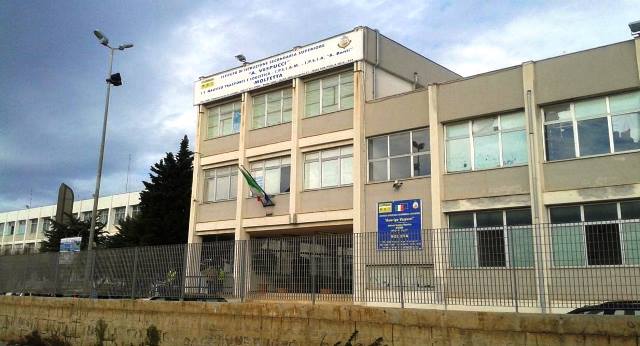 ALLI.I.S.S. AMERIGO VESPUCCI DI MOLFETTA ARRIVA UNA DELEGAZIONE ERASMUS DI 12 STUDENTI E 8 DOCENTI PROVENIENTE DA TURCHIA,  UNGHERIA E REPUBBLICA CECA