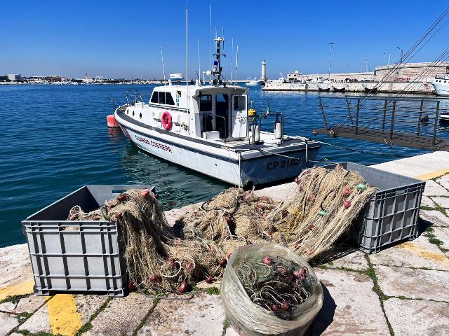 CIRCA 600 METRI DI RETI DA POSTA ABUSIVE SONO STATE SEQUESTRATE DALLA GUARDIA COSTIERA DI MOLFETTA