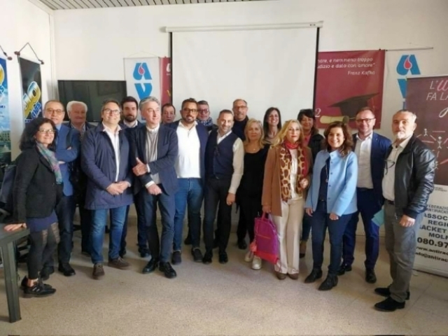 LUNED 15 MAGGIO SI RIUNISCONO A MOLFETTA I COMMERCIANTI E LE ORGANIZZAZIONI DI CATEGORIA DEL SETTORE COMMERCIO E IMPRESE CON I LORO REFERENTI