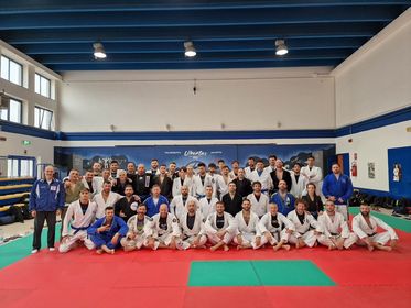 SABATO 20 MAGGIO MOLFETTA HA OSPITATO LUCA ANACORETA, ATLETA DI LIVELLO INTERNAZIONALE, CHE HA TENUTO UN SEMINARIO DI BRAZILIAN JIU JITSU